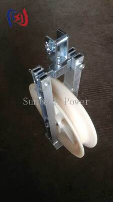 20-50KN OPGW Stringing Block với 660x110mm Nylon Sheave và Thiết kế thẳng để lắp đặt cáp quang