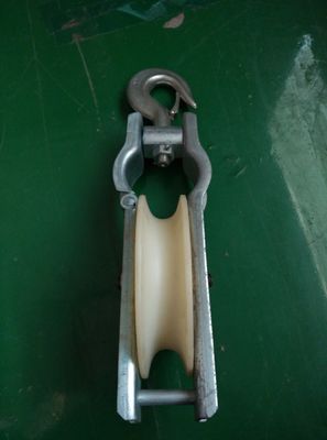 Các khối dây dẫn theo phong cách móc móc cánh tay chéo góc