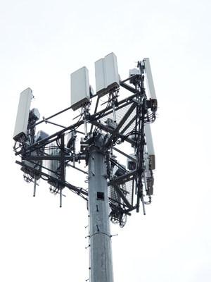 Mast Guyed mạ kẽm viễn thông với các phụ kiện liên quan